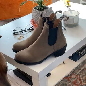 Blundstone heeled boots